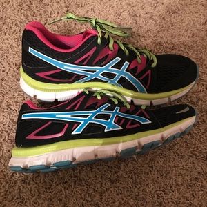 Excellent condition Size 7 Asics Gel Solyte shoes